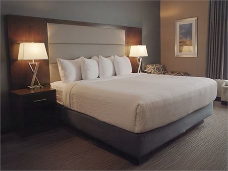 1 King or 2 Queen for One Night at Wingate Hotel Kamloops on KamloopsBids